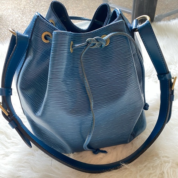 Authentic Louis Vuitton Epi Noe Bucket Bag - Picture 3 of 16